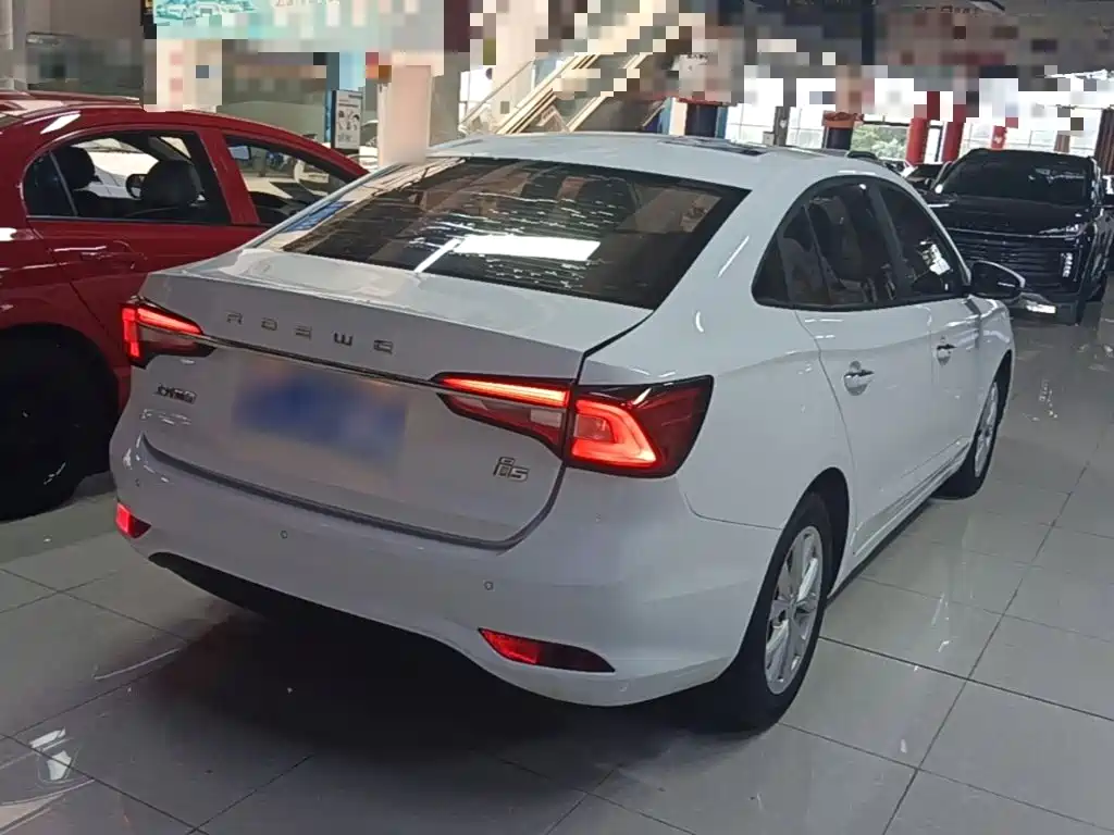 ROEWE i5 2020 1.5L Manual 4G Internet Leading Edition купить на сайте DeffCars