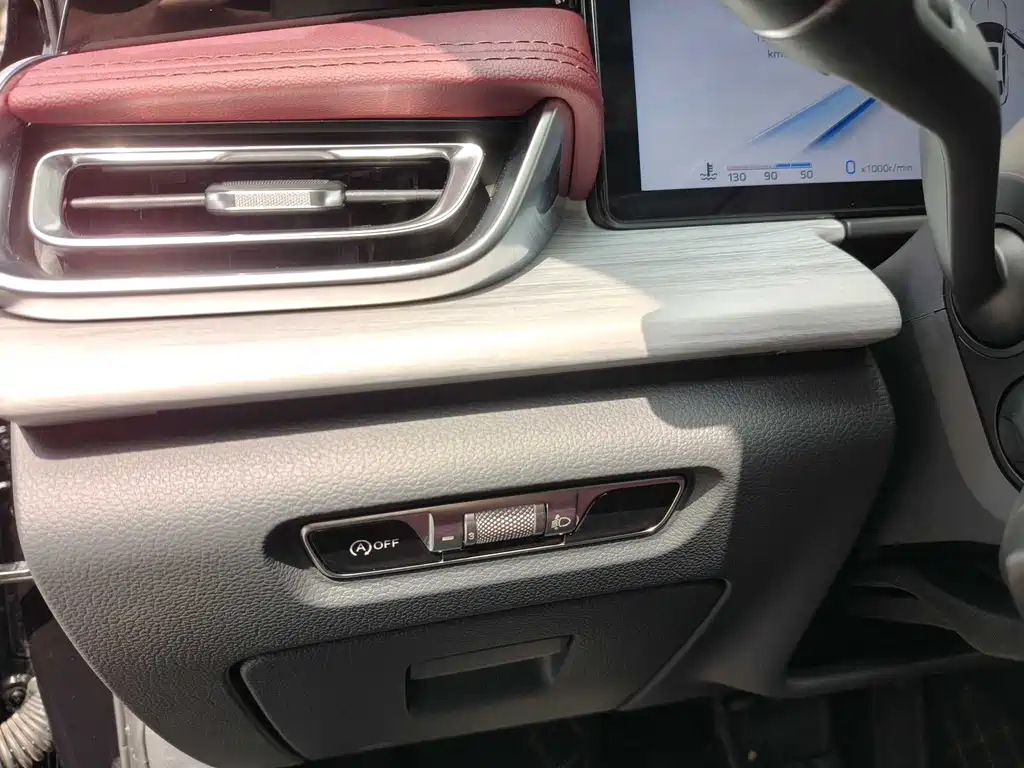 Hongqi H5 2025 2.0T automatic Qichang version купить на сайте DeffCars