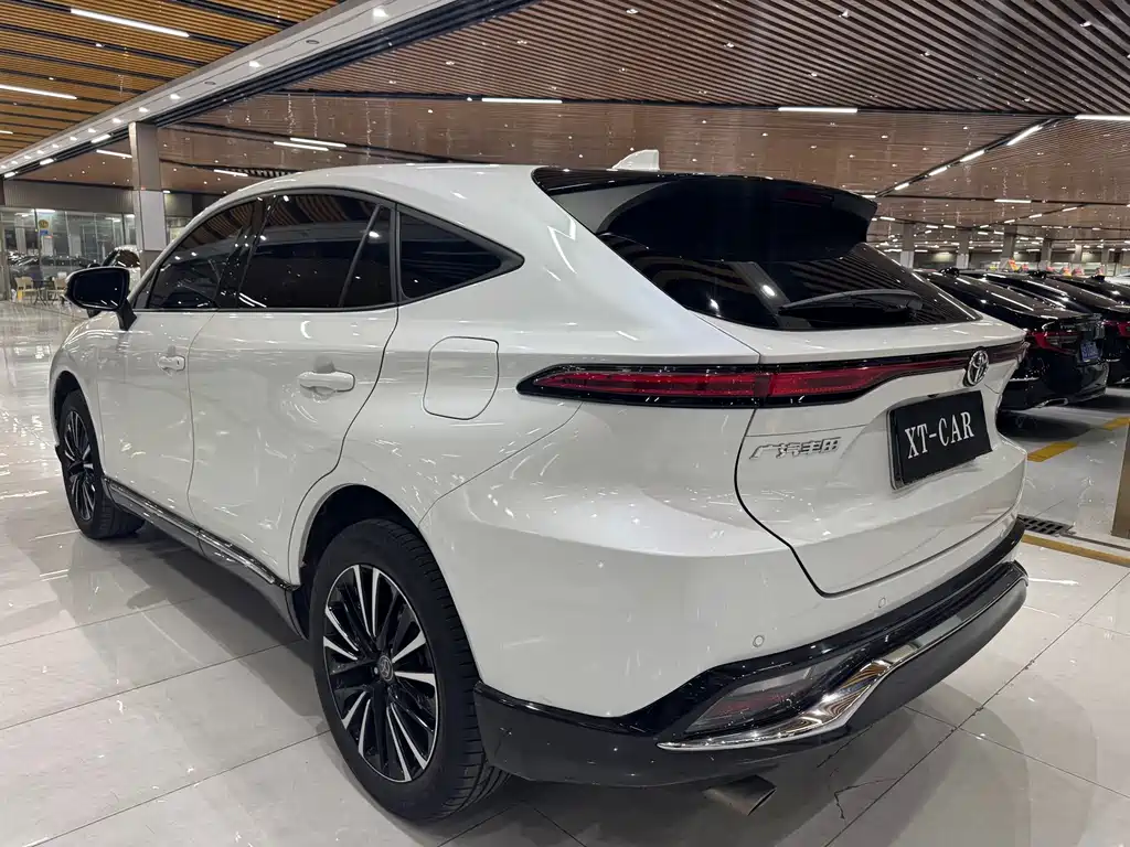 Vesa 2022 2.0L CVT two-wheel drive premium version купить на сайте DeffCars