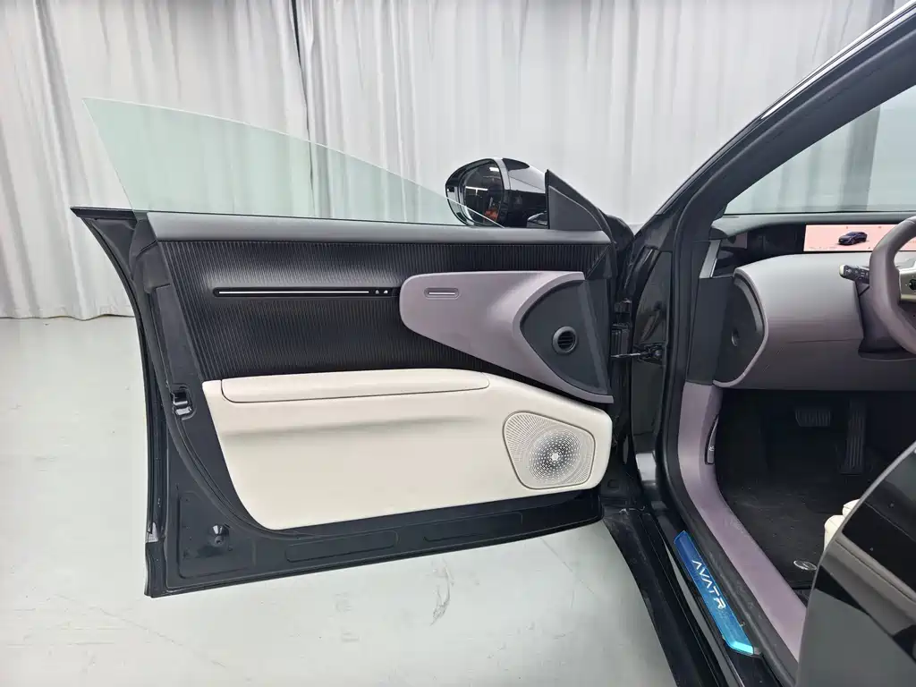 Avita 12 2024 700 Triple Laser Rear Drive Luxury Edition купить на сайте DeffCars