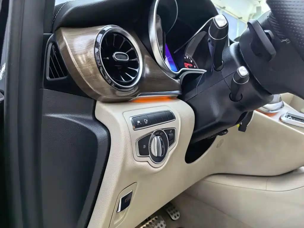 Mercedes-Benz V-Class 2022 V 260 L Long Wheelbase Luxury Edition купить на сайте DeffCars