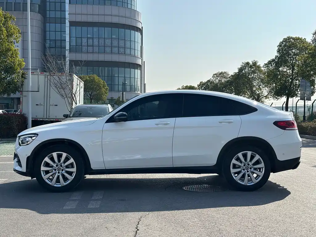 Mercedes-Benz GLC Coupe 2021 GLC 260 4MATIC Coupe SUV купить на сайте DeffCars