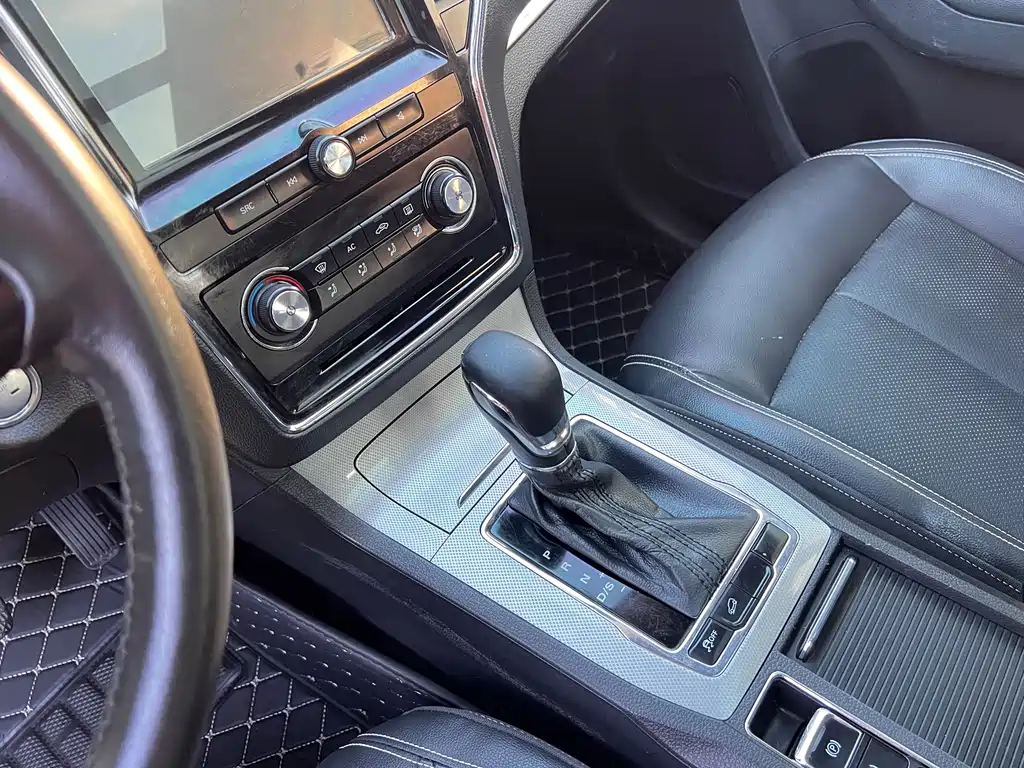 Roewe RX5 2018 20T two-wheel drive automatic flagship version купить на сайте DeffCars