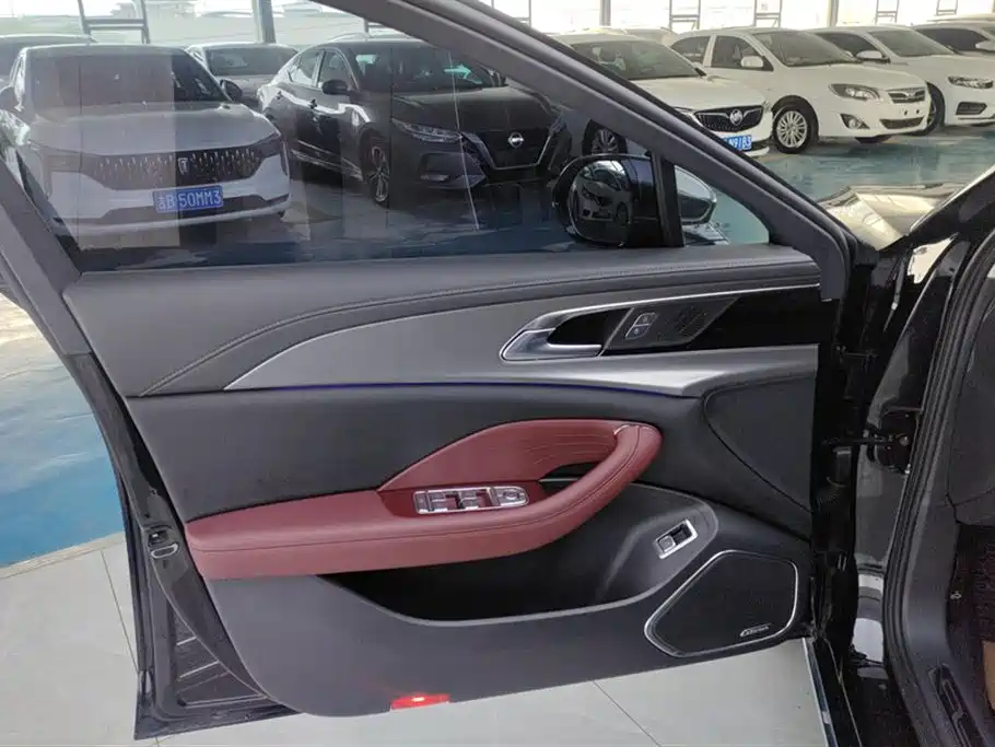 Hongqi H5 2023 2.0T Automatic Zhilianqichang Edition купить на сайте DeffCars