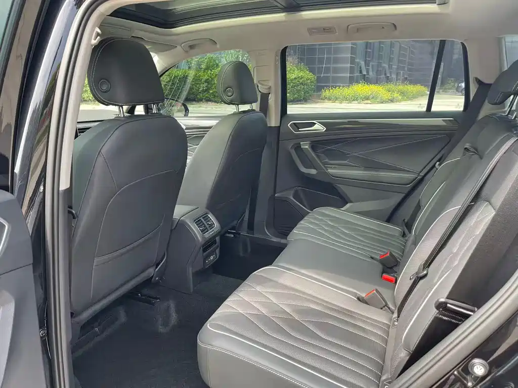 Tiguan L 2022 330TSI automatic two-wheel drive smart version купить на сайте DeffCars