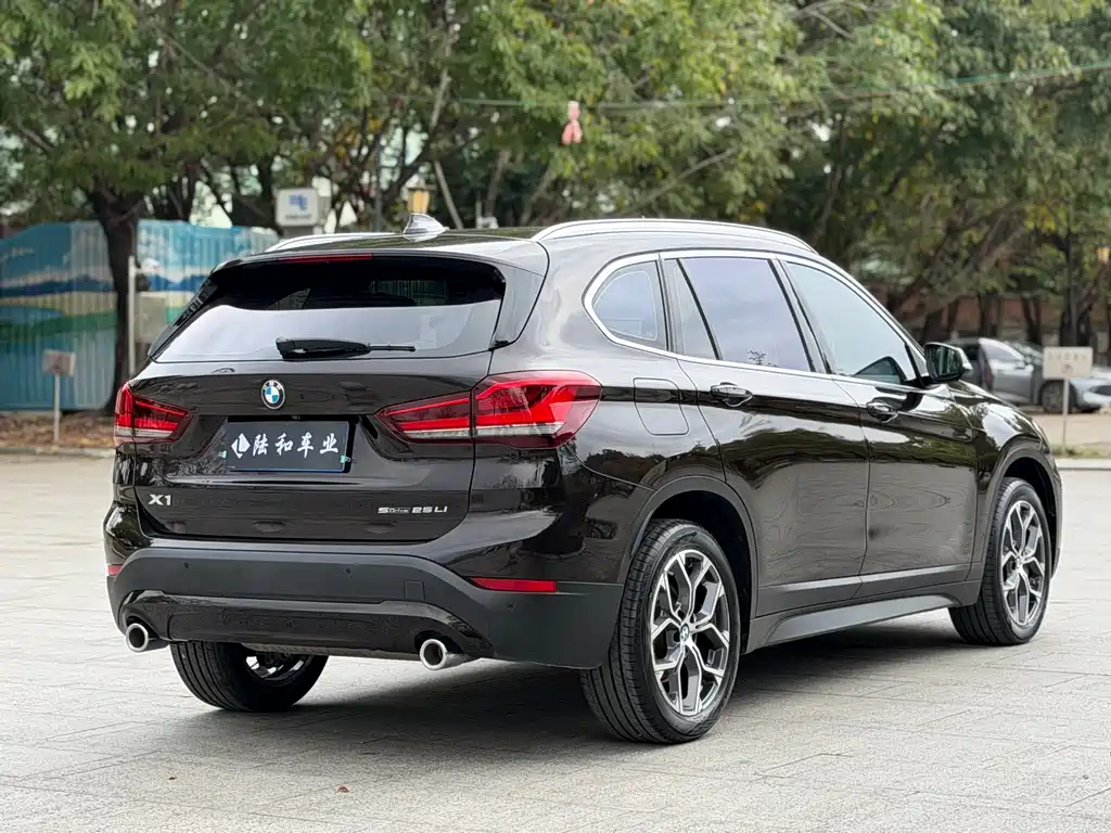 BMW X1 2022 sDrive25Li Leading Model купить на сайте DeffCars