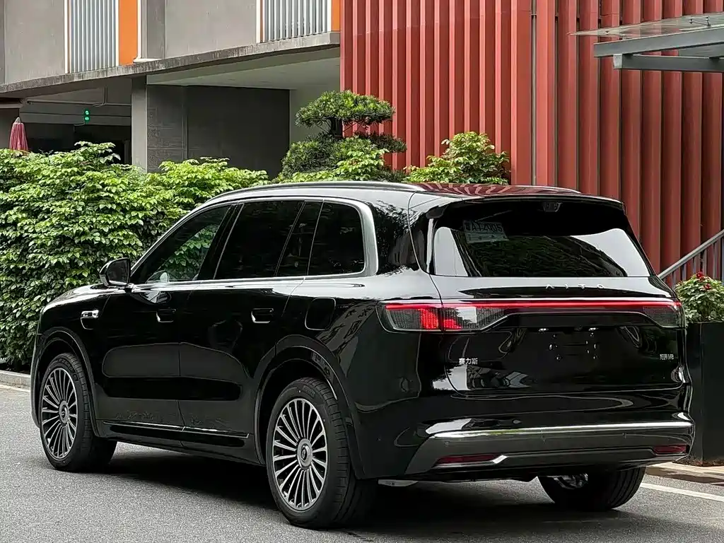 Wenjie M8 2025 extended range Max+ version 53.4kWh 6-seater version купить на сайте DeffCars