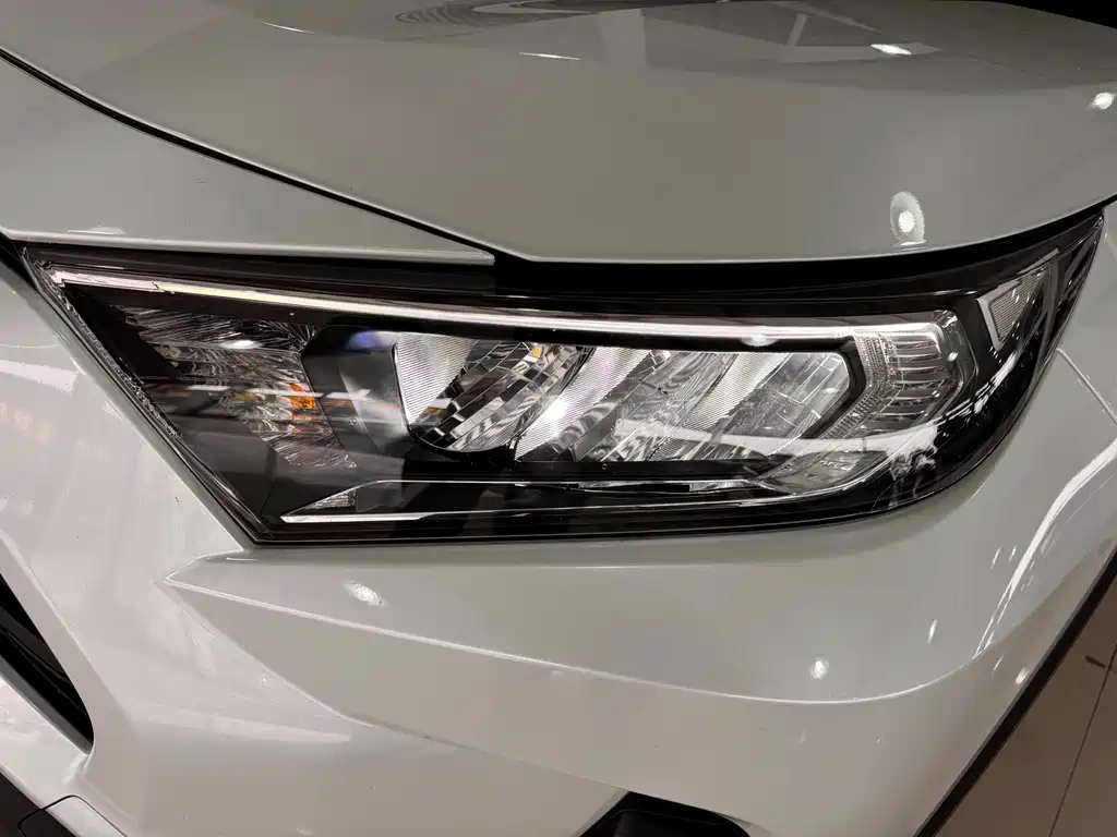 RAV4 Rongfang 2023 2.0L CVT two-wheel drive fashion version купить на сайте DeffCars