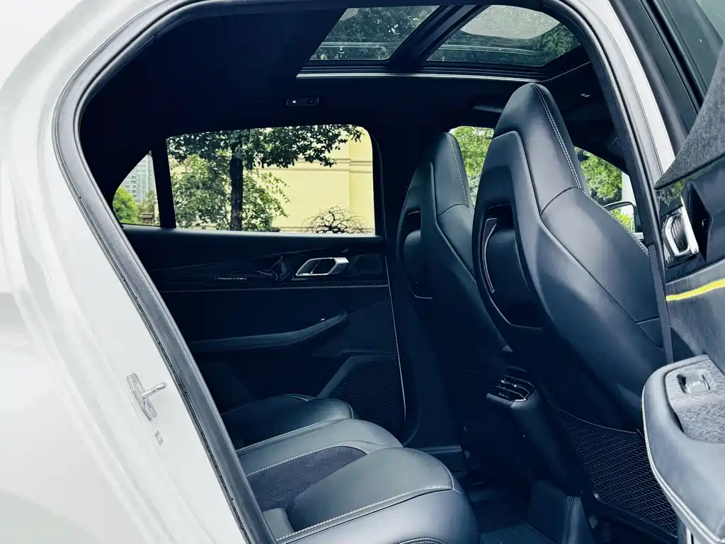 Lynk & Co 03 2023 1.5TD DCT Pro купить на сайте DeffCars