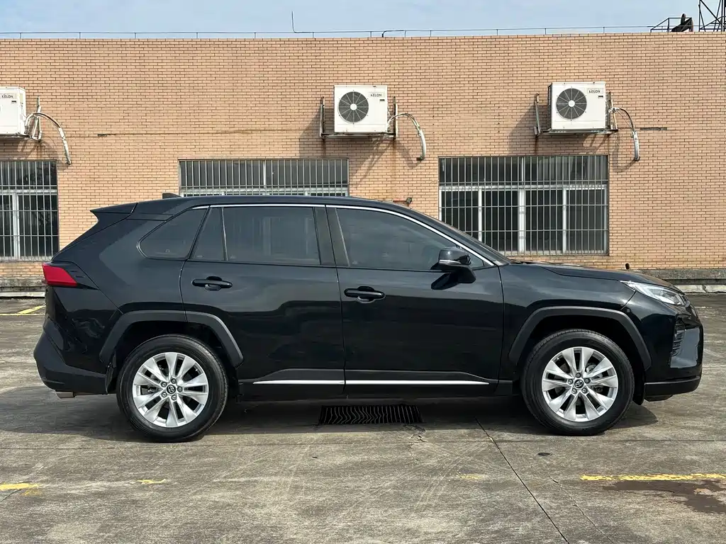 Wilanda 2022 2.0L CVT two-wheel drive leading version купить на сайте DeffCars