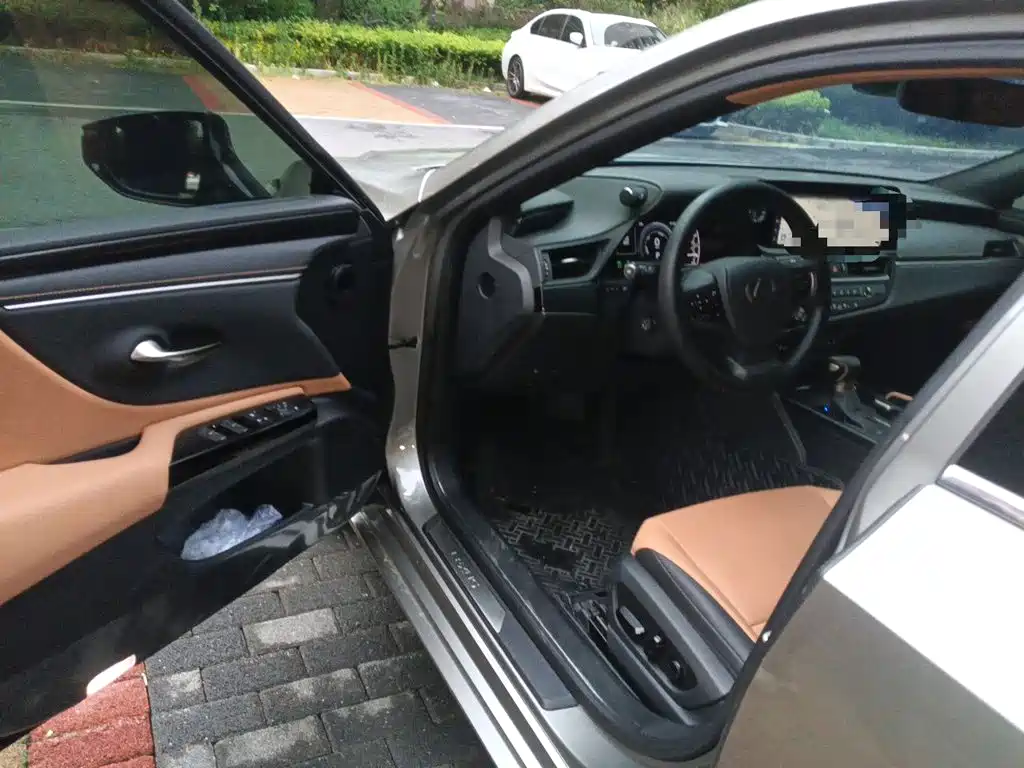 Lexus ES 2022 300h Excellent Edition купить на сайте DeffCars