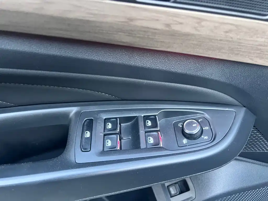 Passat 2019 330TSI Deluxe Edition National VI купить на сайте DeffCars