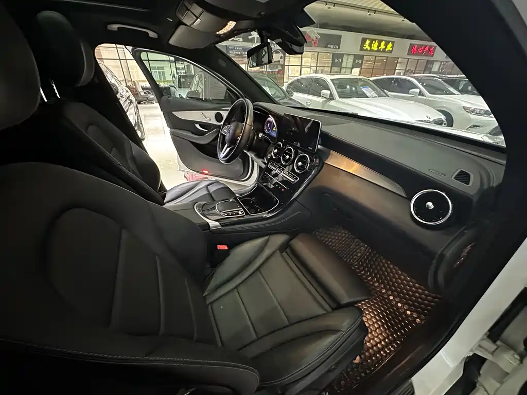 Mercedes-Benz GLC Coupe 2021 GLC 260 4MATIC Coupe SUV купить на сайте DeffCars