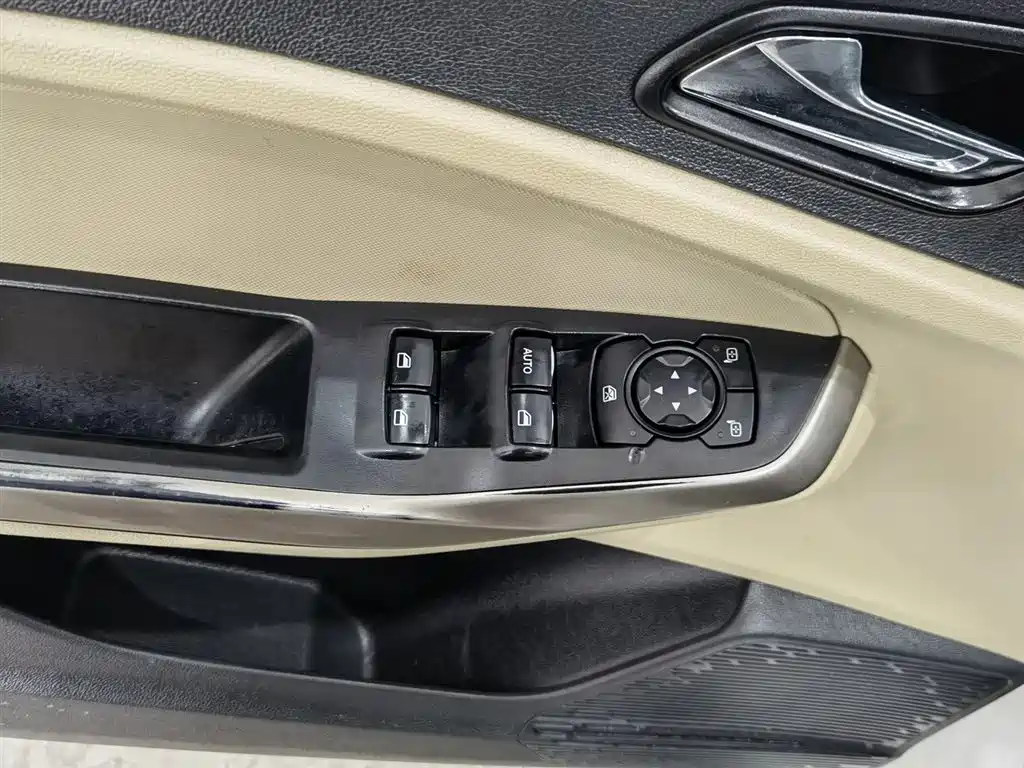 Escort 2017 facelift 1.5L manual comfort type купить на сайте DeffCars