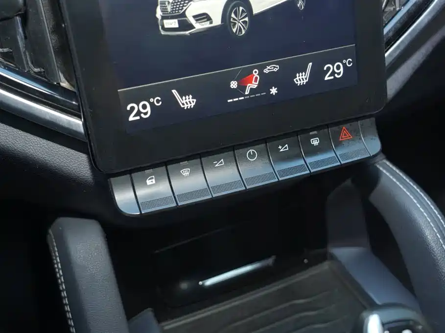 Zhonghua V7 2018 280T DCT premium type 5 seats купить на сайте DeffCars