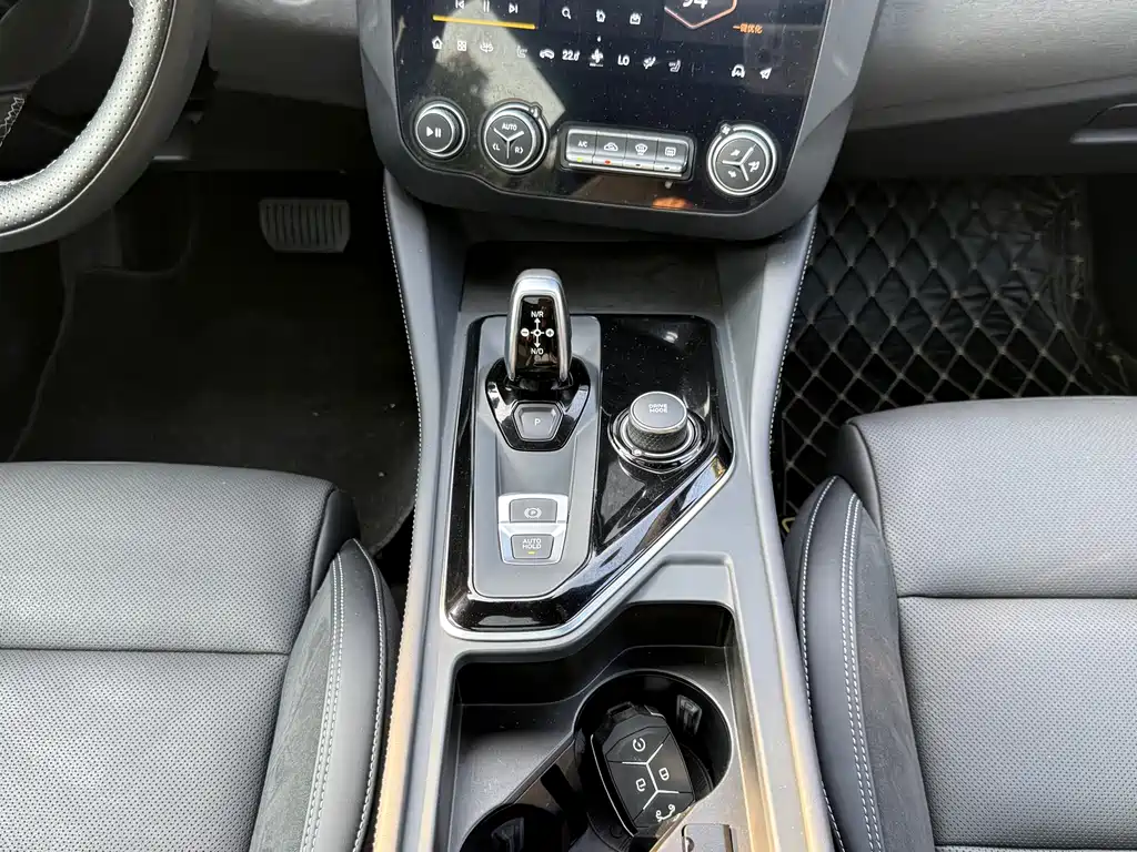 Lynk & Co 03 2022 1.5TD DCT Pro купить на сайте DeffCars