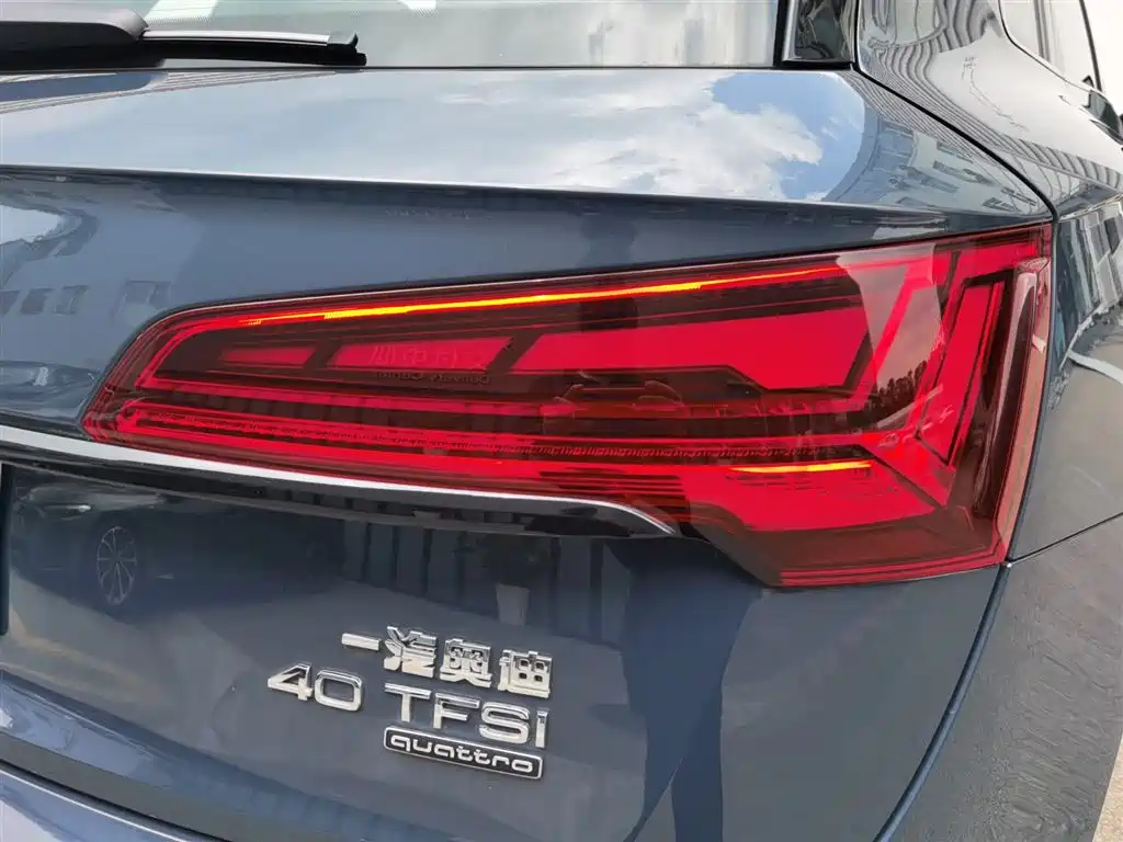 Audi Q5L 2025 45th Anniversary Collector's Edition 40 TFSI Luxurious and Dynamic купить на сайте DeffCars
