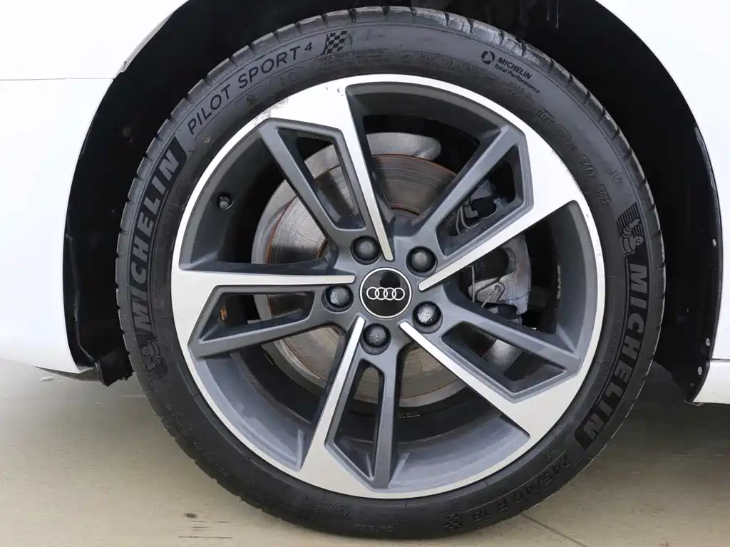 Audi A4L 2022 40 TFSI Fashionable and Dynamic купить на сайте DeffCars