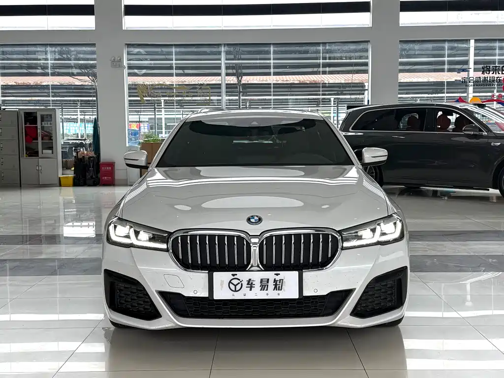 BMW 5 Series New Energy 2022 535Le M Sports Package купить на сайте DeffCars