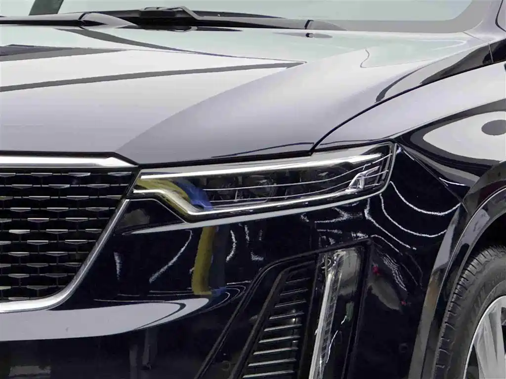 Cadillac XT6 2022 2.0T seven-seat two-wheel drive luxury model купить на сайте DeffCars