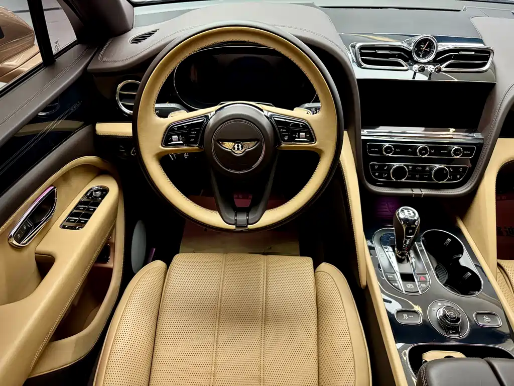 Bentayga 2023 4.0T V8 long wheelbase version купить на сайте DeffCars