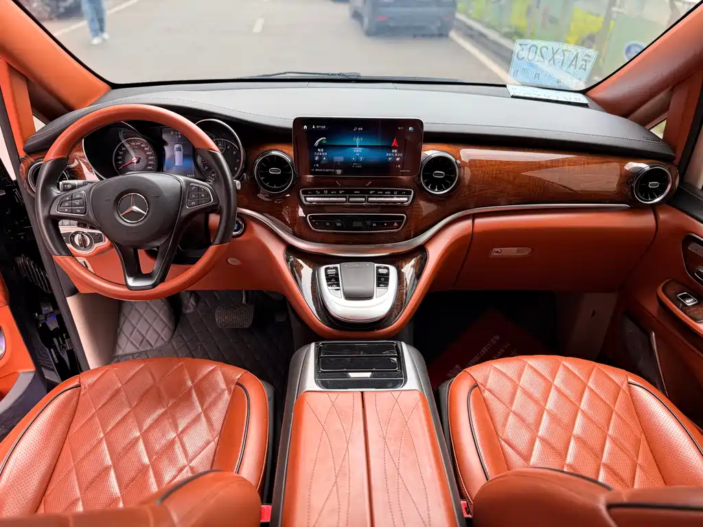 Mercedes-Benz V-Class 2022 V 260 L Long Wheelbase Luxury Edition купить на сайте DeffCars