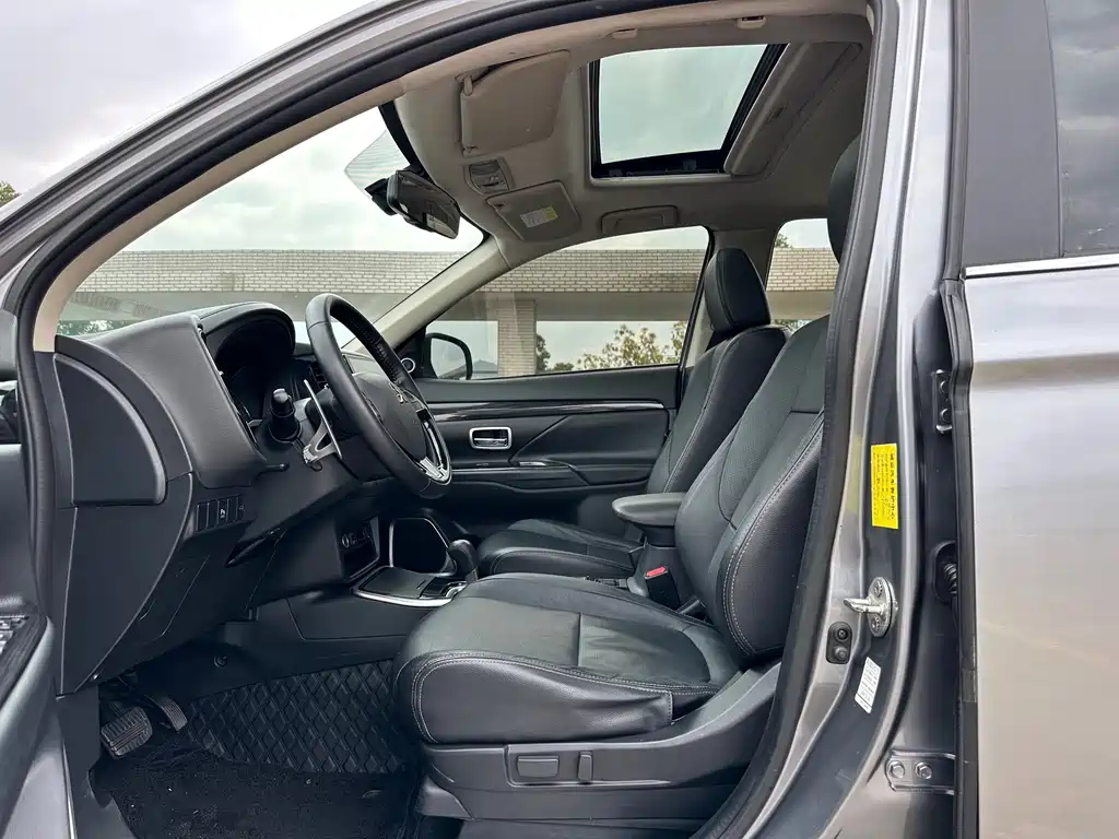 Outlander 2018 2.4L four-wheel drive elite version 5 seats купить на сайте DeffCars