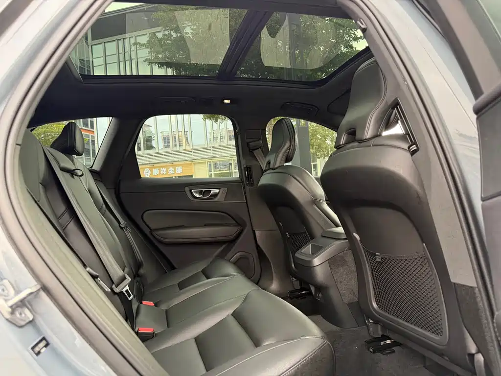 Volvo XC60 2022 B5 four-wheel drive Zhiyi Sports Edition купить на сайте DeffCars