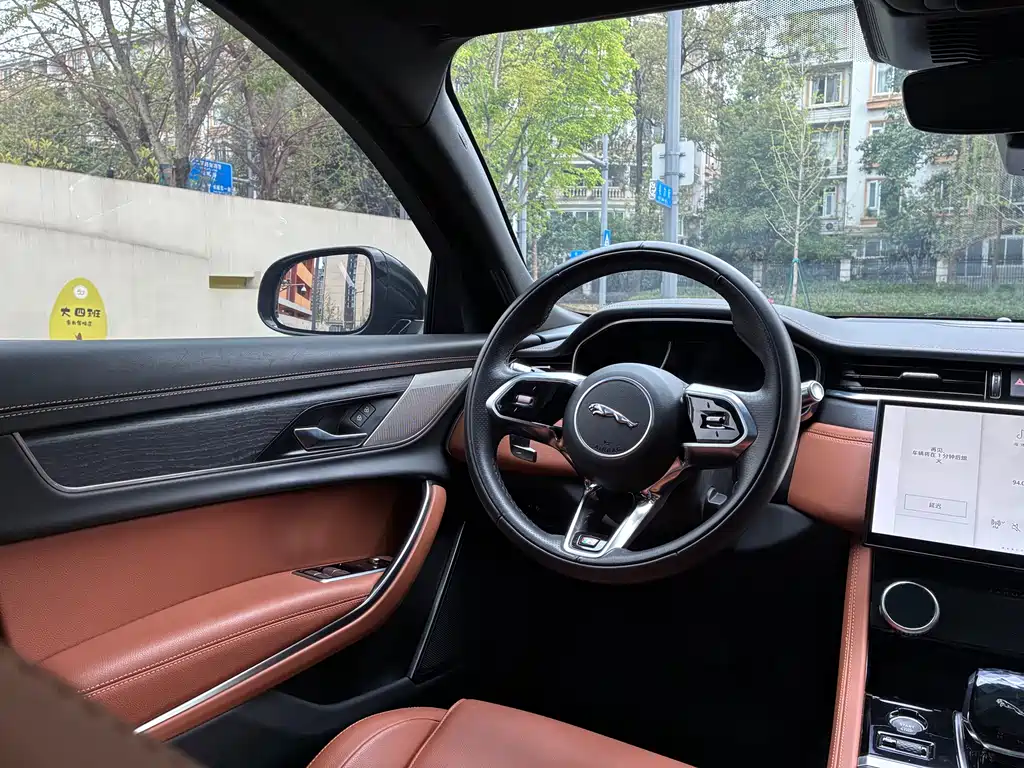 Jaguar XFL 2021 XFL 2.0T P250 two-wheel drive elite sports version купить на сайте DeffCars