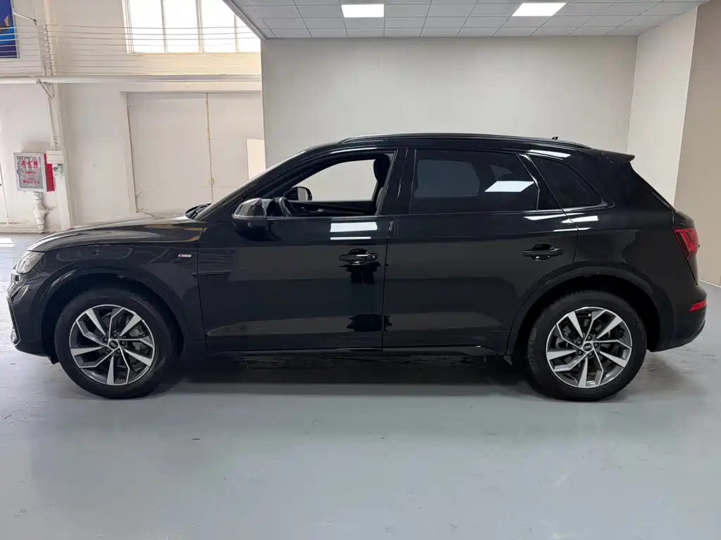 Audi Q5L 2023 40T luxury and dynamic model купить на сайте DeffCars