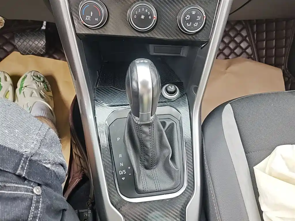 T-ROC 2020 280TSI DSG two-wheel drive elite model купить на сайте DeffCars