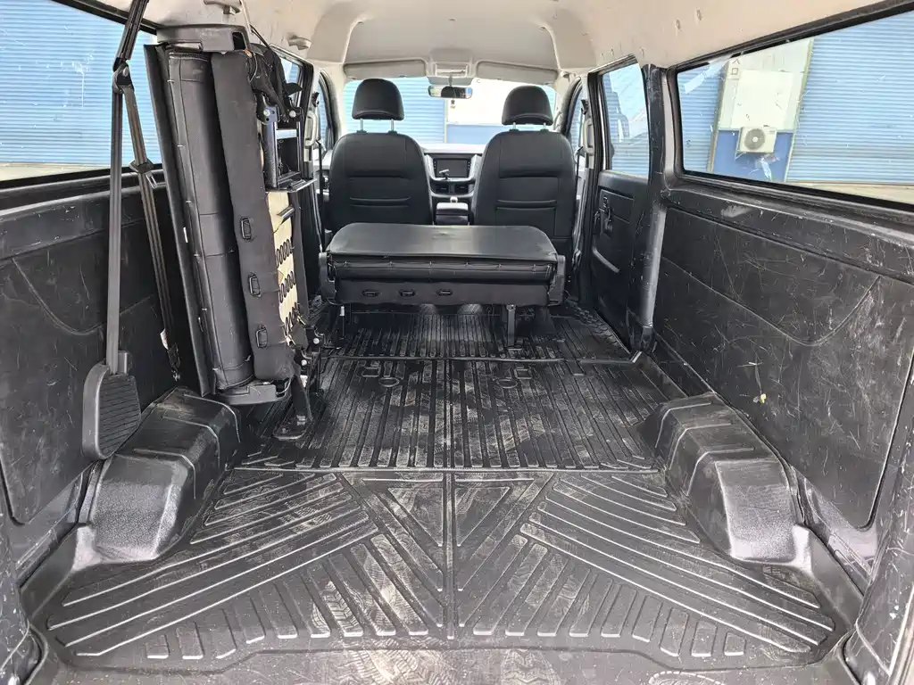 Golden Hiace M Classic 2023 1.5L Traveling Lion Bus 5/6/7 Seats купить на сайте DeffCars