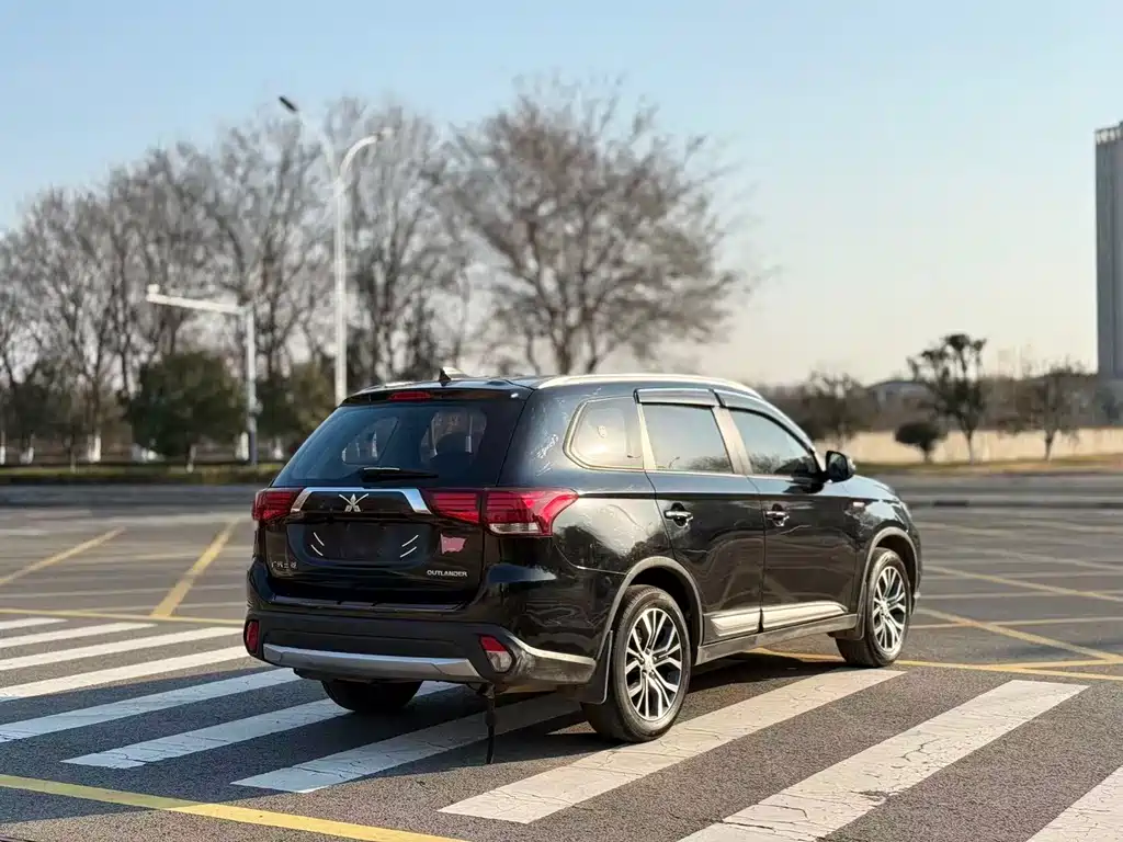 Outlander 2017 2.0L 2WD Honor Edition 5 seats купить на сайте DeffCars