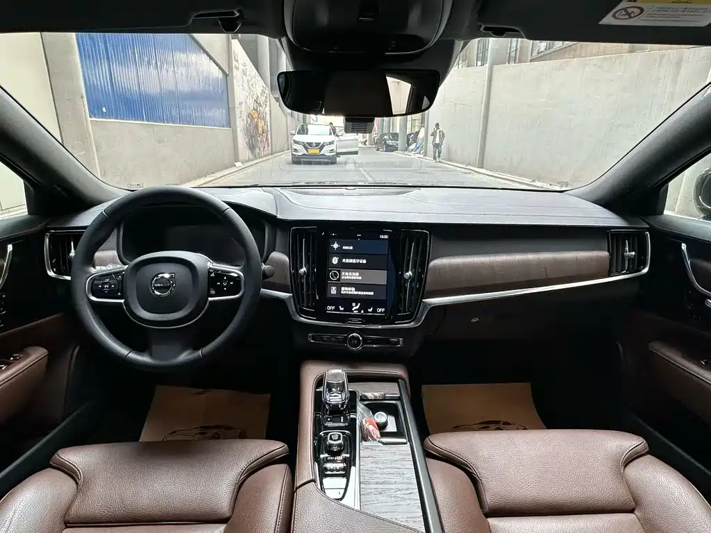 Volvo S90 2021 B5 Zhiyuan Luxury Edition купить на сайте DeffCars