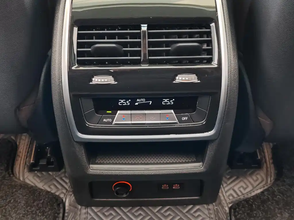 BMW X7 2024 xDrive40i Leading Luxury Package купить на сайте DeffCars