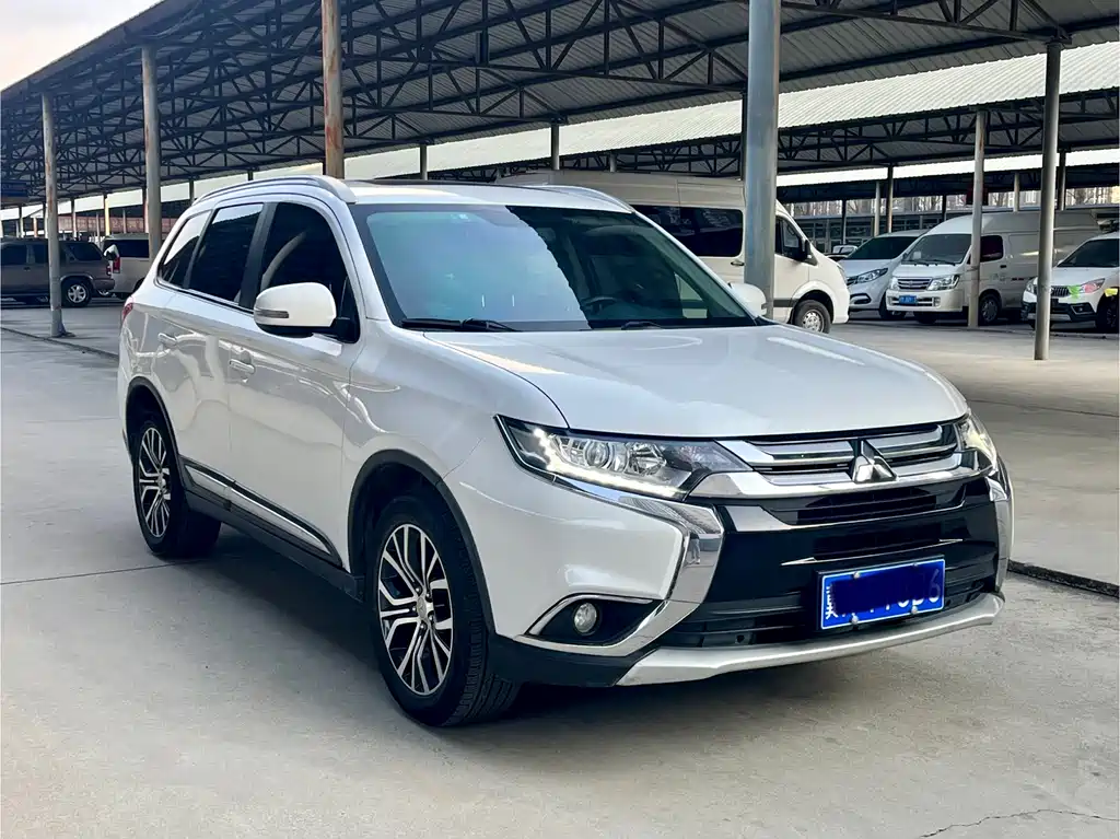 Outlander 2018 2.0L 2WD Honor Edition 5 seats купить на сайте DeffCars
