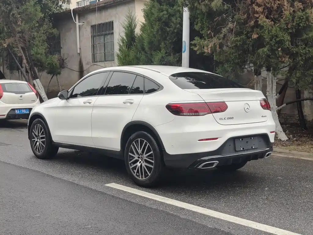 Mercedes-Benz GLC Coupe 2022 GLC 260 4MATIC Coupe SUV купить на сайте DeffCars