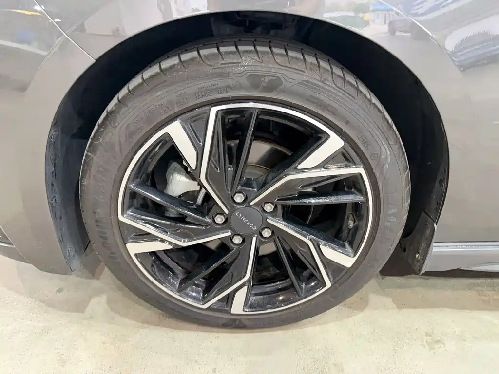 Lynk & Co 03 2023 1.5TD DCT Pro купить на сайте DeffCars
