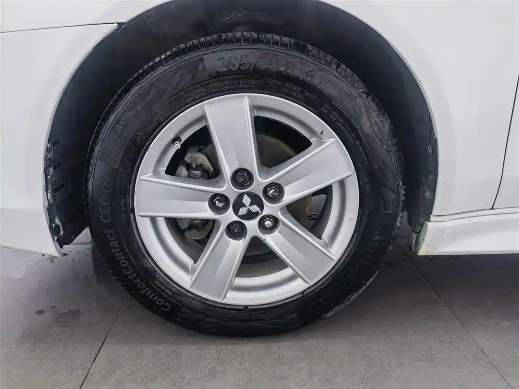 Yishen 2010 Zhishang Edition 1.8L Manual Luxury Type купить на сайте DeffCars