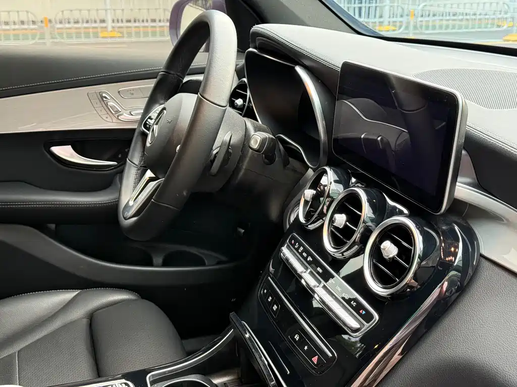 Mercedes-Benz GLC Coupe 2021 GLC 260 4MATIC Coupe SUV купить на сайте DeffCars