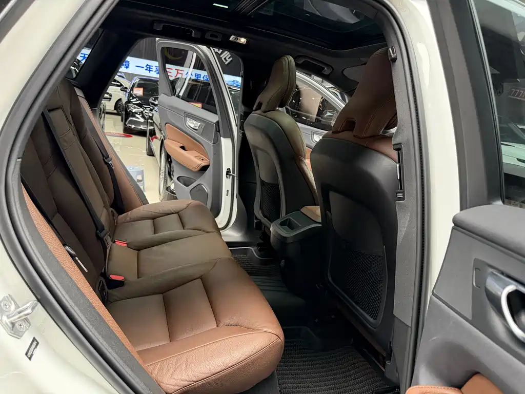 Volvo XC60 2021 T5 four-wheel drive Zhiyuan Deluxe Edition купить на сайте DeffCars