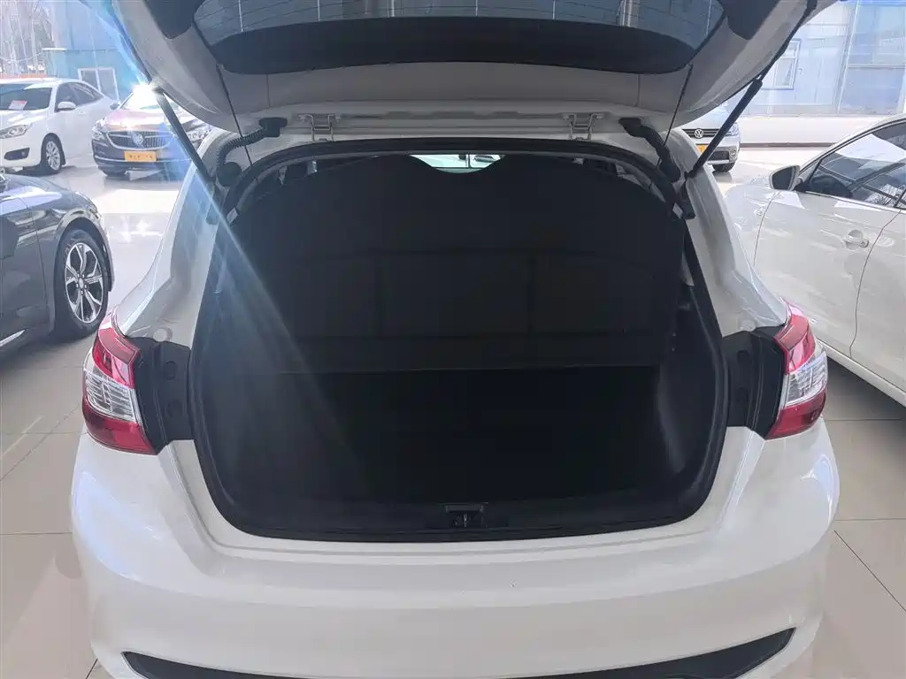 Tiida 2024 1.6L CVT Smart Travel Edition купить на сайте DeffCars