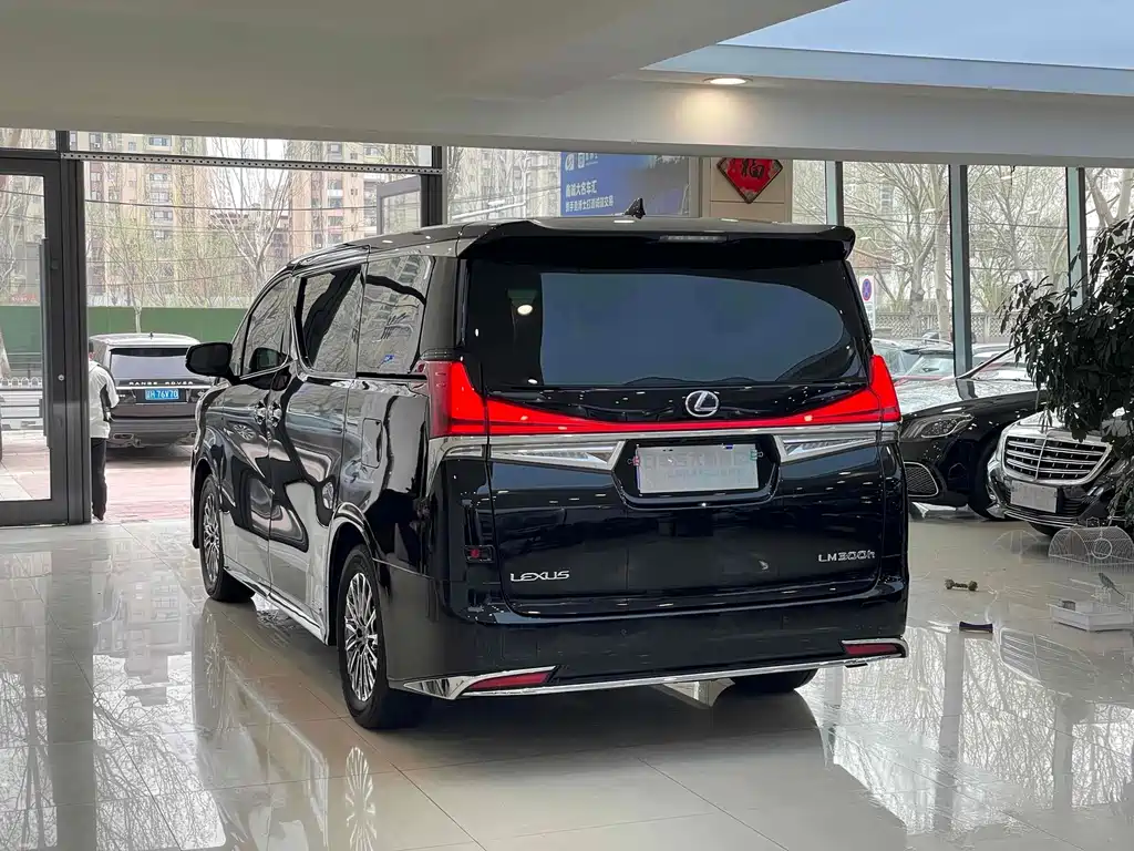 Lexus LM 2020 300h seven-seater elegant version купить на сайте DeffCars
