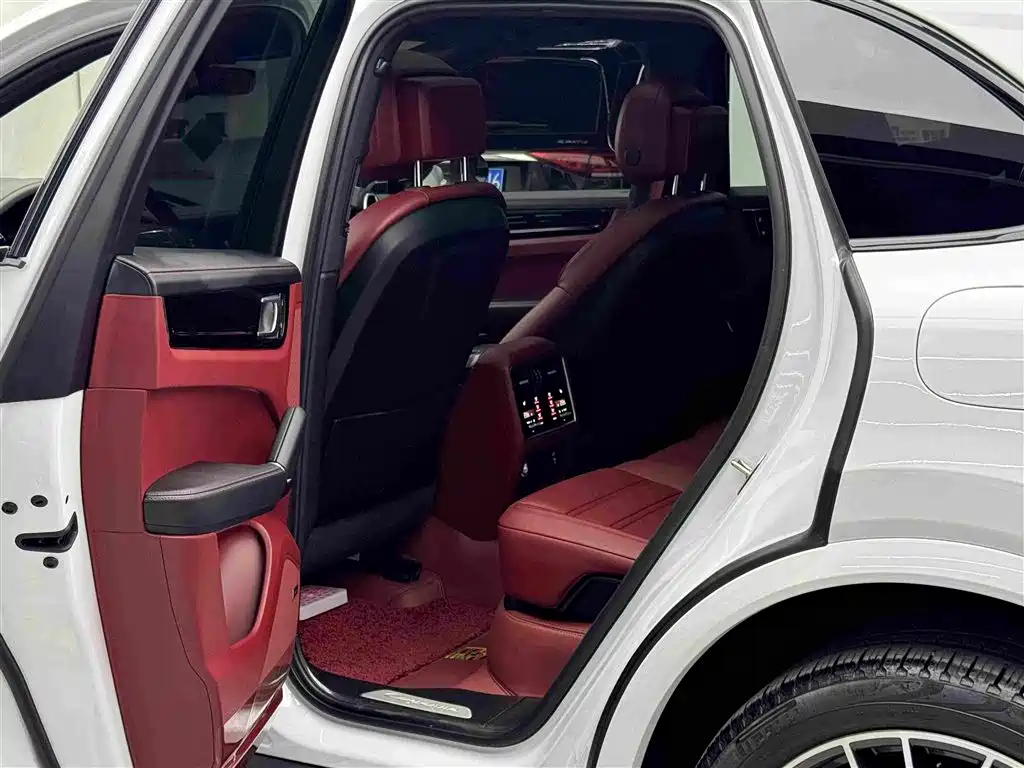 Cayenne New Energy 2023 Cayenne E-Hybrid 2.0T Platinum Edition купить на сайте DeffCars