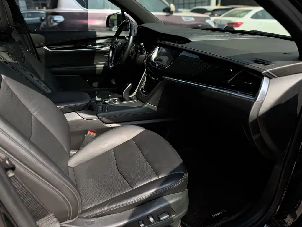 Cadillac XT6 2020 28T six-seat four-wheel drive luxury model купить на сайте DeffCars