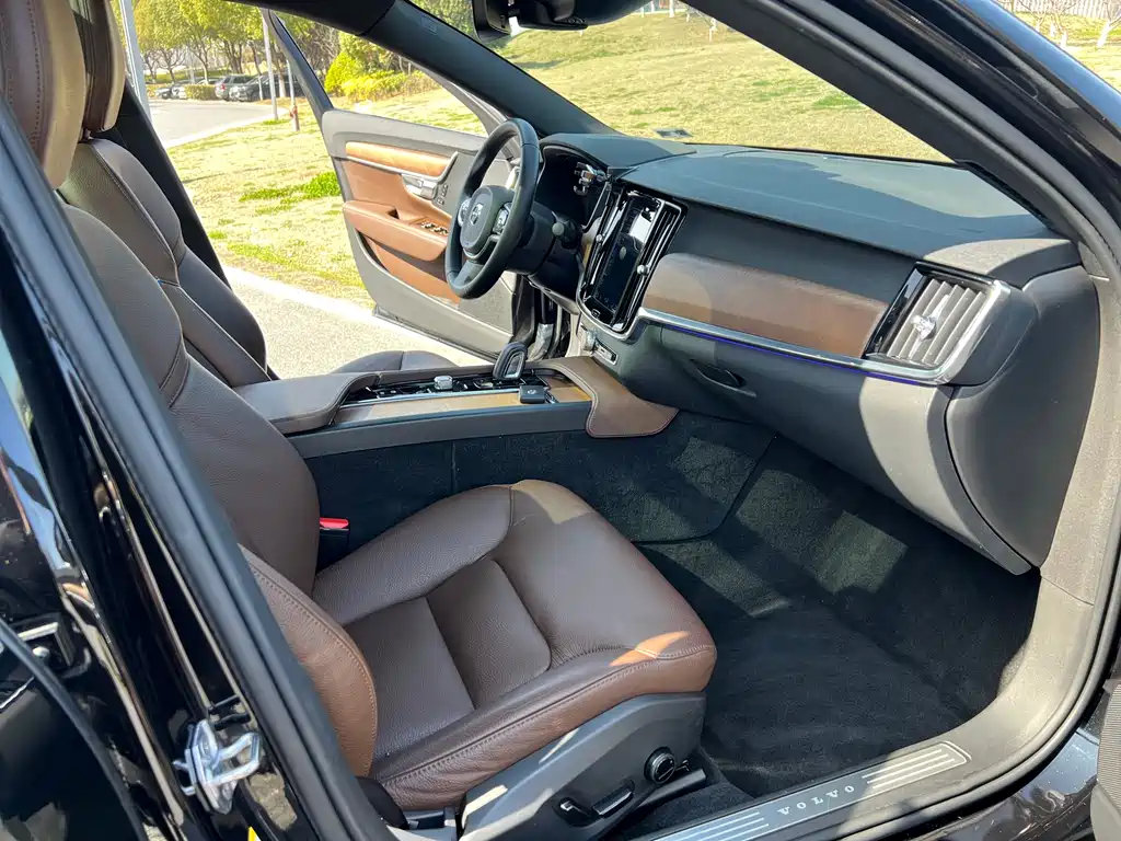 Volvo S90 2021 B5 Zhiyi Luxury Edition купить на сайте DeffCars