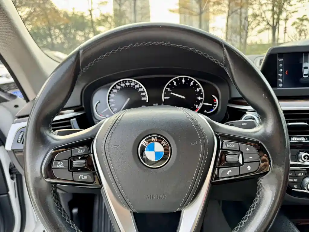 BMW 5 Series 2018 528Li Special Edition launched купить на сайте DeffCars