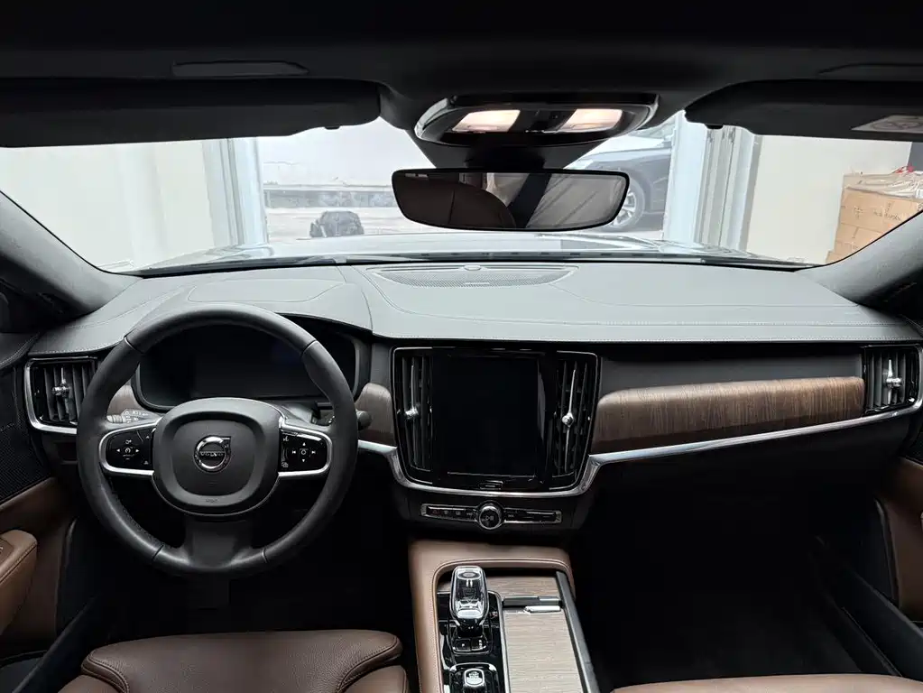 Volvo S90 2025 B5 Zhiyuan Luxury Edition купить на сайте DeffCars