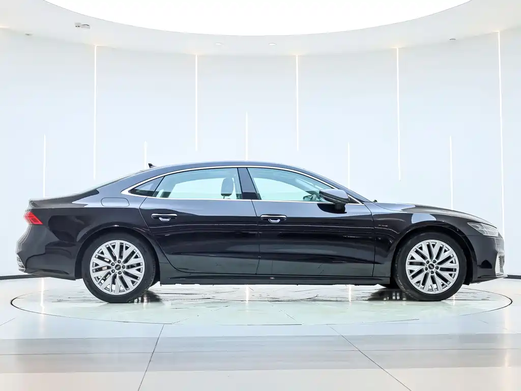 Audi A7L 2024 45TFSI S-line Dream Building Liquid Crystal Package купить на сайте DeffCars