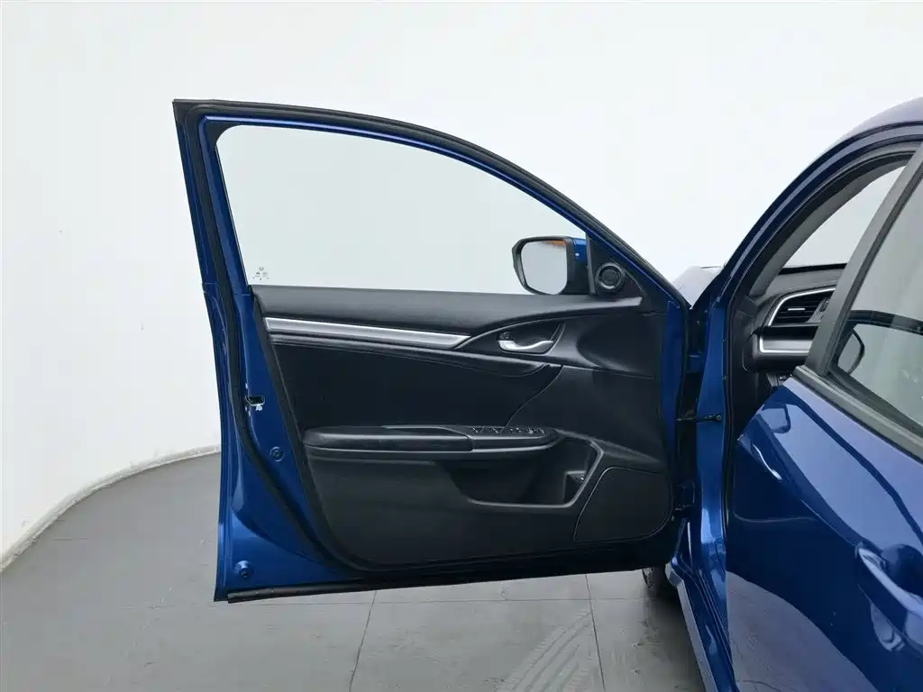 Civic 2019 220TURBO CVT Dynamic Edition National VI купить на сайте DeffCars
